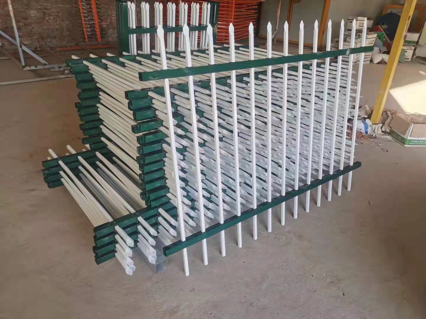 鋅鋼護欄供工廠圍墻使用款式眾多，歡迎選購